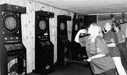 Treffsicherheit war gefragt: Die Haager Darter starteten vor 25 Jahren. Foto bauer