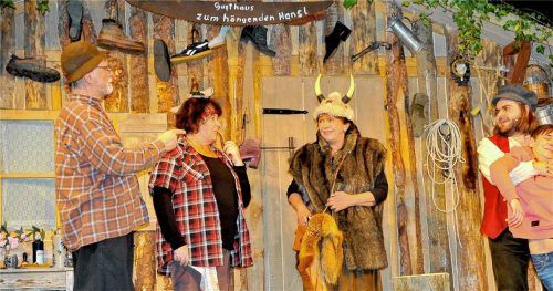 Turbulenzen auf der Bühne: Mit drei neuen Darstellern feierte die Haager Bühne Premiere.Foto bauer