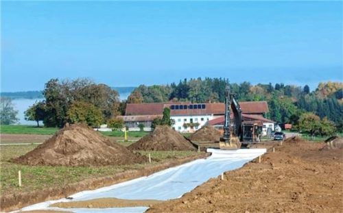 Unbefestigte Wege werden zu Asphaltstraßen ausgebaut. Foto Kronast