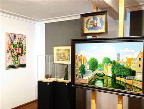 Vielfältige Stile vereint: Ein Blick in die Ausstellungsräume. Foto  re