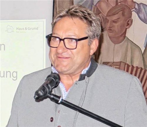 Vorsitzender Robert Schlamp gab unter anderem einen Überblick über den aktuellen Immobilienmarkt. Foto Baumann