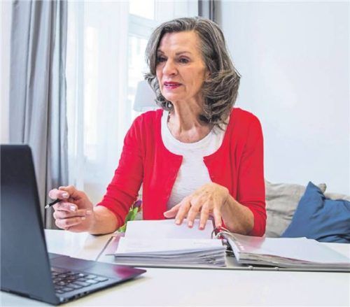 Wer neben der Rente arbeitet, kann sein Einkommen deutlich erhöhen. Foto CHRISTIN KLOSE/DPA-TMN