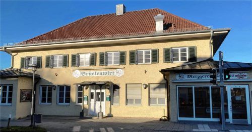 Wie geht es mit dem derzeit geschlossenen Brückenwirt in Kolbermoor weiter? Diese Frage stellen sich einige Bürger der Stadt. Fotos Weinzierl