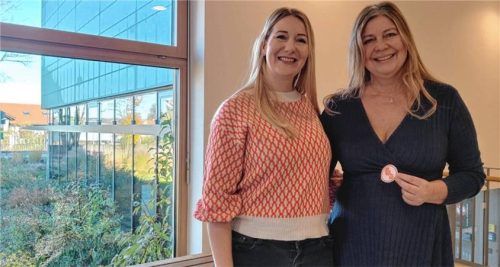 Wollen, dass Haags Grundschüler schwimmen können: (von links): Johanna Wenninger, Leiterin der Mittagsbetreuung an der Grund- und Mittelschule Haag, und Undine Gabler, Inhaberin der Undine Schwimmschule. Foto Huber