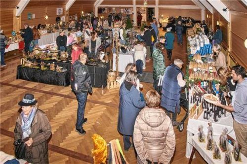 Zahlreiche Aussteller präsentieren ihr Angebot im Erd- und Obergeschoss des Kulturhofes. Fotos Kretschko