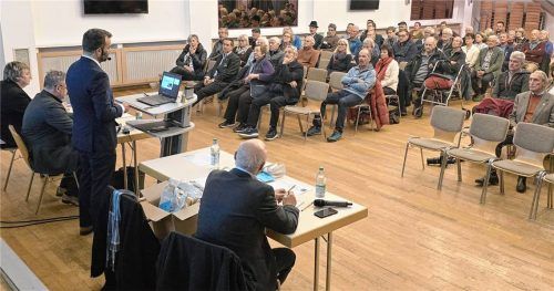 Zahlreiche Interessierte besuchten die Bürgerversammlung in Bad Endorf. Foto Ammelburger