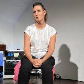 Eine Frau sucht nach ihrer Identität