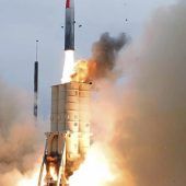 Abwehrpfeile am Rand zum Weltall