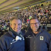 Adventsingen und Eisstockschießen mit Fanclubs: Löwen in Festtagslaune