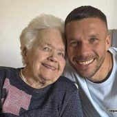 Poldi trauert um seine geliebte Oma Helene