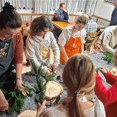 Trachtenverein bastelt gemeinsam