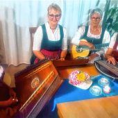 Traditioneller Advents-Hoagarten im Hofcafé Grandl