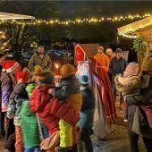 Großer Andrang beim Christkindlmarkt auf dem Sportgelände in Polling