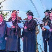 Weihnachtssingen der Stadt Bad Aibling zum vierten Advent im Brunnenhof des Kurparks