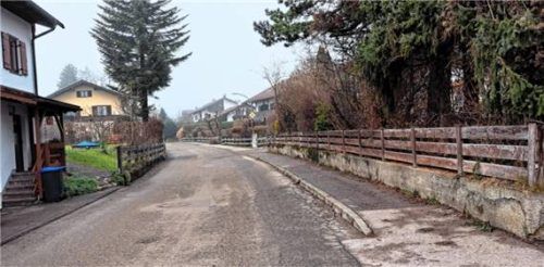 Ab Februar 2026 starten die Sparten- und Straßenbauarbeiten in der Achthaler Straße in Au. Foto Strim