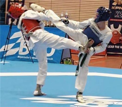 Aleksandar Kurtev in Blau.