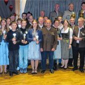 <p>Alle Geehrten stellten sich abschließend zum Gemeinschaftsfoto.</p>