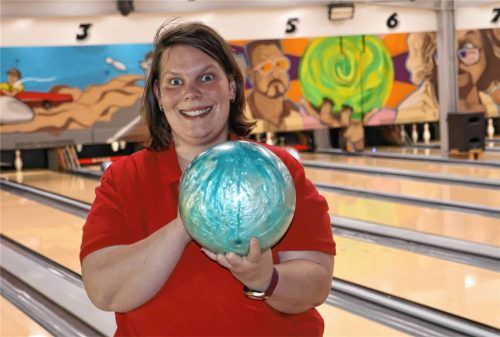 Alle sollen gewinnen: Carolin Burkhardt macht sich beim Bowling und den Special Olympics für andere stark. Foto simeth