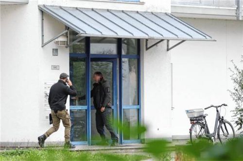 Am 9. Juli fand in Waldkraiburg eine große Durchsuchungsaktion statt. Zahlreiche Kräfte der Polizei waren im Einsatz. Hintergrund war illegales Online-Glücksspiel.Foto  fib/Eß