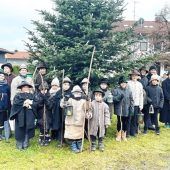 21 Dirndl und Buam unterwegs