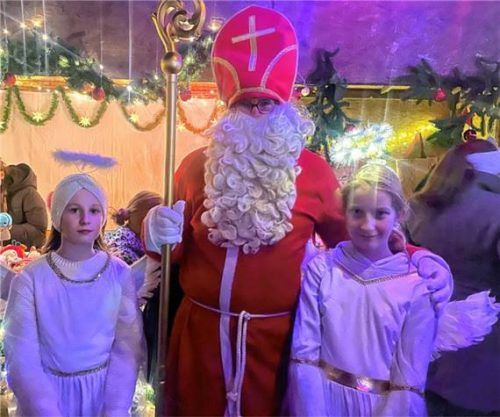 Auch der Nikolaus mit seinen Engeln hatte sich angesagt. Foto richterstetter