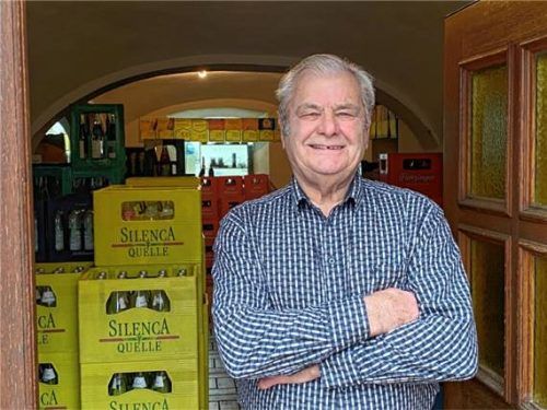 Auch mit 85 ist Bartholomäus Zenz noch in seinem Lengmooser Getränkemarkt aktiv. Foto fuchs