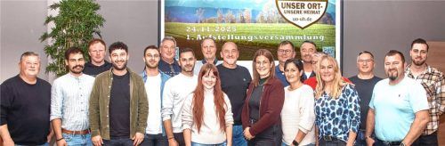 Aufstellungsversammlung der Gruppe „Unser Ort – unsere Heimat“ (von links): Ludwig Koller, Anton Liebhart, Markus Kirchisner, Markus Schmid, Franz Hinmüller, Martin Kirchisner, Angelina Fischer, Christoph Drabke, Josef Stöckl, Anja Schmid, Christian Schmid, Claudia Stöckl, Christian Schneider, Johann Greß, Sylvia Gimbel, Georg Schmitt, Martin Strasser und Marcel Gimbel.Foto Kretschko