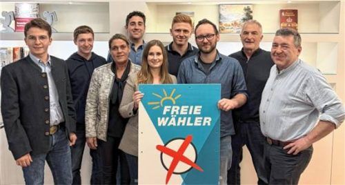 Bei der Aufstellungsversammlung: (von links) Jacob Buys, Simon Lausch, Barbara Stein, Lukas Wimmer, Melanie Höß, Tobias Wehren, Martin Randl, Sepp Hofer, Josef Lausch. Foto JFW
