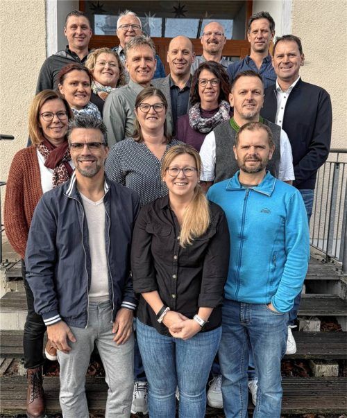 Bei der Aufstellungsversammlung: (von unten links nach oben rechts) Markus Feckl, Bettina Bauernschmid, Stefan Schultes, Sylvia Trautbeck, Andrea Weidenbruch, Stefan Bäumler, Kathrin Gruber, Martina Grasser, Leonhard Holzhammer, Axel Gruber, Karin Grundner, Hans-Georg Meier, Ludwig Mußner junior, Christof Palmer, Karsten Wollgast und Stefan Grabl.Foto re