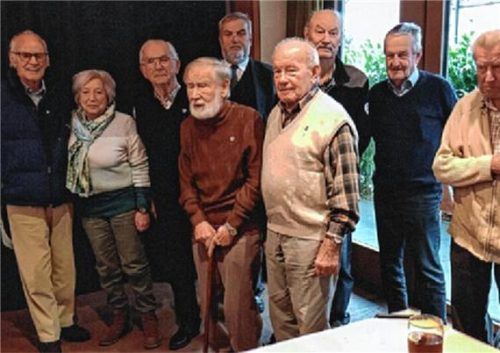 Bei der Ehrung: MdL a. D. Walter Schlosser für 50 Jahre, Zweite Vorsitzende Elisabeth Prentl, Paul Wimmer (50), Heinz Dieter Schelzke (50), Vorstand Peter Dagg, Alois Unterlinner (50), Helmut Schöffel (40), Franz Dengl (40) und Pankraz Gfüllner (40). Foto Dagg