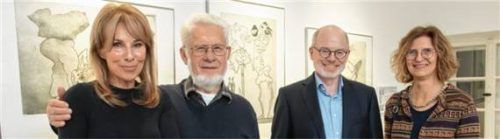 Bei der Eröffnung: (von links) Inge Fricke vom Kulturförderverein, Künstler Josef Werner, Zweiter Bürgermeister Michael Anner und Kulturreferentin Karina Dingler.Foto berger