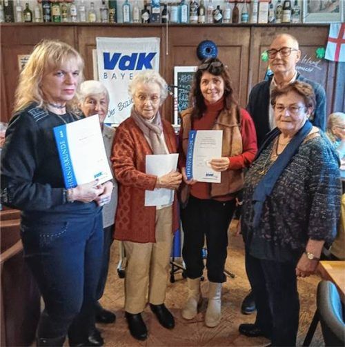Bei der Herbstversammlung: (von links) Annemarie Occasek, Rosemarie Wagner, Marlene Ott, Anita Förtsch, Vorsitzender Joachim Boy und Gertraud Albrecht. re