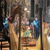 Kerzenschein gegen die verschlingende Dunkelheit