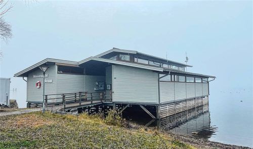 Bernau hat einstimmig beschlossen, das Gebäude der Wasserwacht in Bernau-Felden schrittweise energetisch zu sanieren. Zunächst sollen für 50.000 Euro die Heizung und notwendige Elektroarbeiten umgesetzt werden. Foto Kirchner