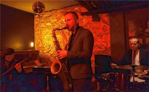 Bernd Reiter (rechts, am Schlagzeug“ präsentierte im „Le Pirate“ die Saul-Rubin-Band.Foto friedrich