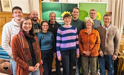 Bewerben sich für den Riederinger Gemeinderat: (von links) Daniel Dreyer, Ortsverbands-Beisitzerin Dr. Julia Heigl, Kilian Schönenberg, Eva Schönenberg, Rolf Becker, Dr. Angela Tombrink, Ortsverbands-Beisitzer Roman Djermester, Ulrike Wunderer-Seibel, Thies Schlüter und Reinhold Seibel. Foto Grüne Riedering