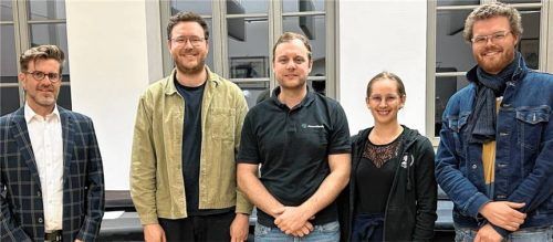 Bürgermeister Karl Mair (von links) mit den neuen Vorstandsmitgliedern Franz Kotter, Matthias Dimpflmeier, Julia Fleck und Lukas Höhler.Foto Kotter