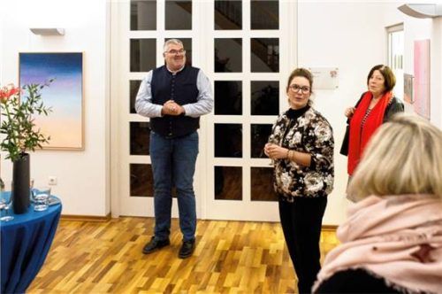 Bürgermeister Ullrich Gaigl (links) mit Kathrin Johanna Schneider (rechts daneben). Foto Günster