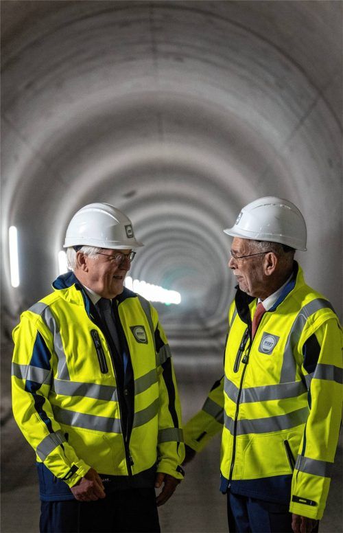 Bundespräsident Frank-Walter Steinmeier (links) und Österreichs Bundespräsident Alexander van der Bellen besichtigen die Baustelle des Brenner-Basistunnels.Foto dpa