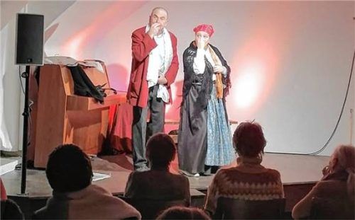 Constanze Barzuschke-Herwegh und Jörg Herwegh auf der Bühne im Gimplkeller. Foto Christandl/Herwegh