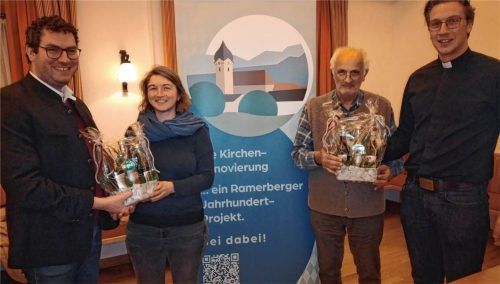 Dank und Ehrung: (von links) Verwaltungsleiter Christian Staber, Architektin Birgit Ströbitzer, Fachbauleiter Wolfgang Lauber und Verbandspfarrer Andreas Kolb.Foto Penzkofer