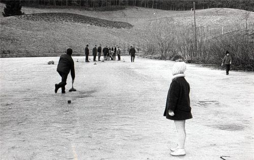 Das Eisstockschießen in Joppenpoint war vor 25 Jahren ein großer Spaß.Foto Archiv Meindl