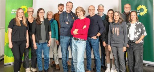 Das grüne Team für Rohrdorf: (von links) Franziska Kopp, Franziska von Dobschütz, Sabrina Tietz, Ingrid Obermayer, Uli Berkmann, Sven Tietz, Nadine Salomon, Franz Xaver Sinnesbichler, Hermann Speißer, Magdalena Fischer, Cordula Helmbrecht, Heinz Stehling und Lena Frank. Foto re