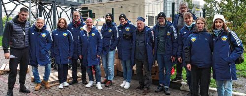 Das Helferteam: (von links) Vitalii Shmyhelskyi, Horst Steppi, Yana Radosteva, Markus Rinderspacher, Thomas Frank, Matthias Bonigut, Rekla Molnar, Albin Stieber, Christian Morgenroth, Michael Liebmann, Soviya Vatagina, Anna Martyniuk, Elvira Sytnikova.Foto re