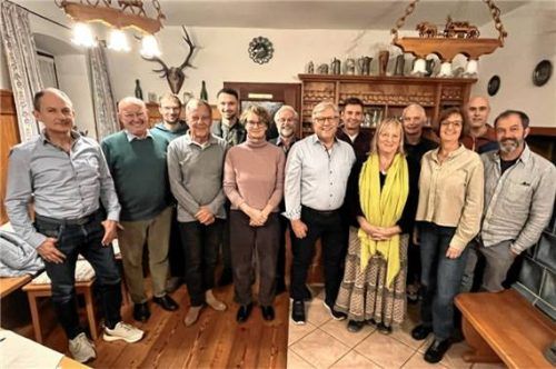 Das sind die 20 Kandidaten der „Bernauer Liste“ für die Kommunalwahl 2026. Foto re