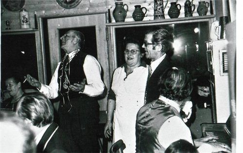Das Sing-Sang-Quartett: Sepp Scheidegger, Leni Arnold, Schorsch Thaler und Rudi Pflaum am Klavier. Foto Archiv Meindl