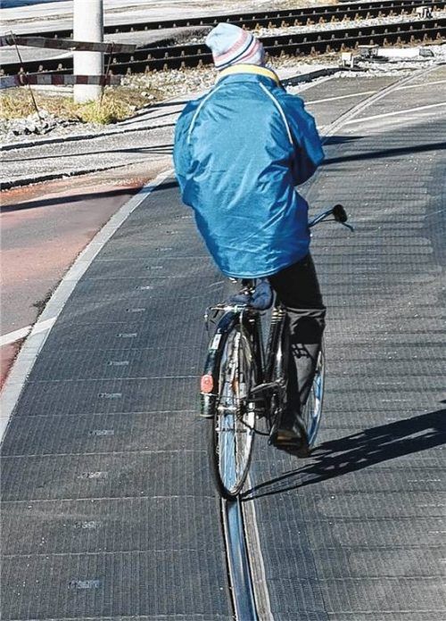 Das Velo-Strail-System, dass hier die Gleise „verschließt“, soll Einfädeln mit dem Rad vermeiden.Foto KRAIBURG STRAIL