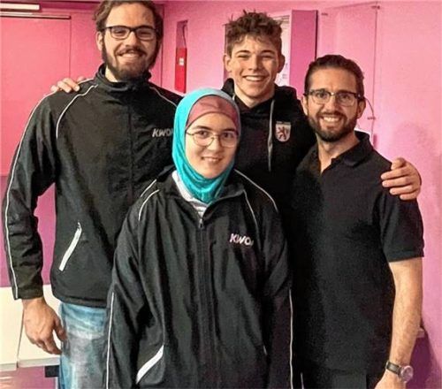 Das Wasserburger Team mit Simon Purainer, Amina Qarbal, Simon Seltmann und Coach Max Jaroljmek (von links).Foto re