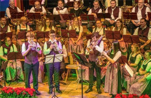 Den Gewinn des Hans-Josef-Crump-Förderpreises feierte Easy Brass mit (von links) Maximilian Schneider, Maximilian Ludwig, Lui Kreitmair und Naomi Prasser mit einem überaus gelungenen Marsch aus der „Petite Suite“ von Jan Koetsier. Das Publikum des Stefani-Konzertes war begeistert.Foto Flug