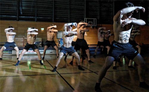 Den Haka-Tanz zeigen normalerweise die Maori, die Ureinwohner Neuseelands, zu besonderen Anlässen. Fotos RE